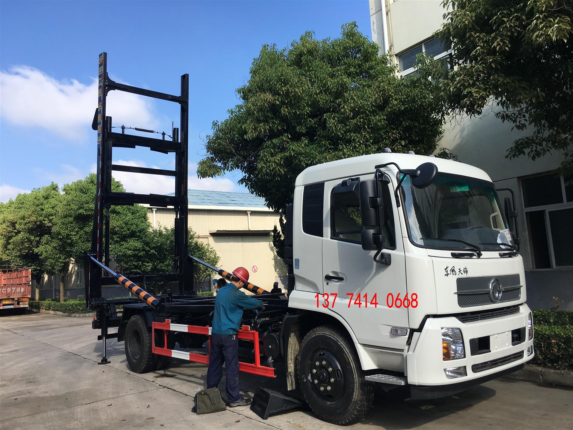 東風(fēng)天錦背罐車現(xiàn)貨供應(yīng)，水泥車專業(yè)解決方案，分期付款更便捷